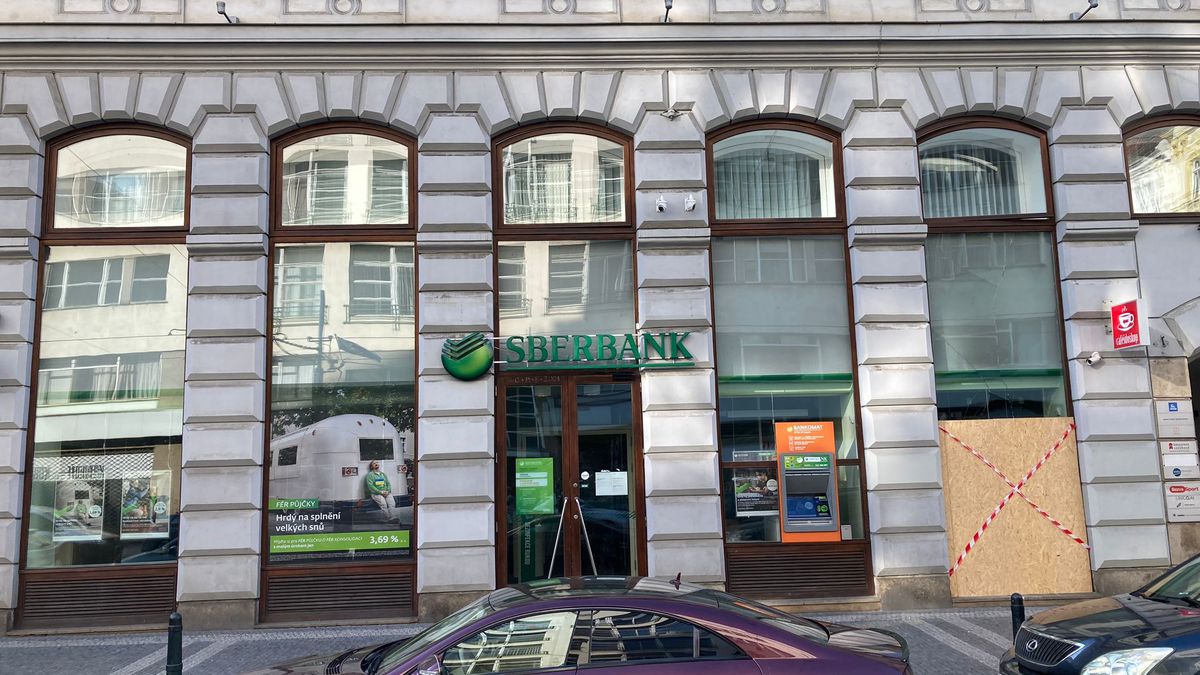 Klienti Sberbank musí uvést jiný účet, aby mohli dostávat důchod či dávky